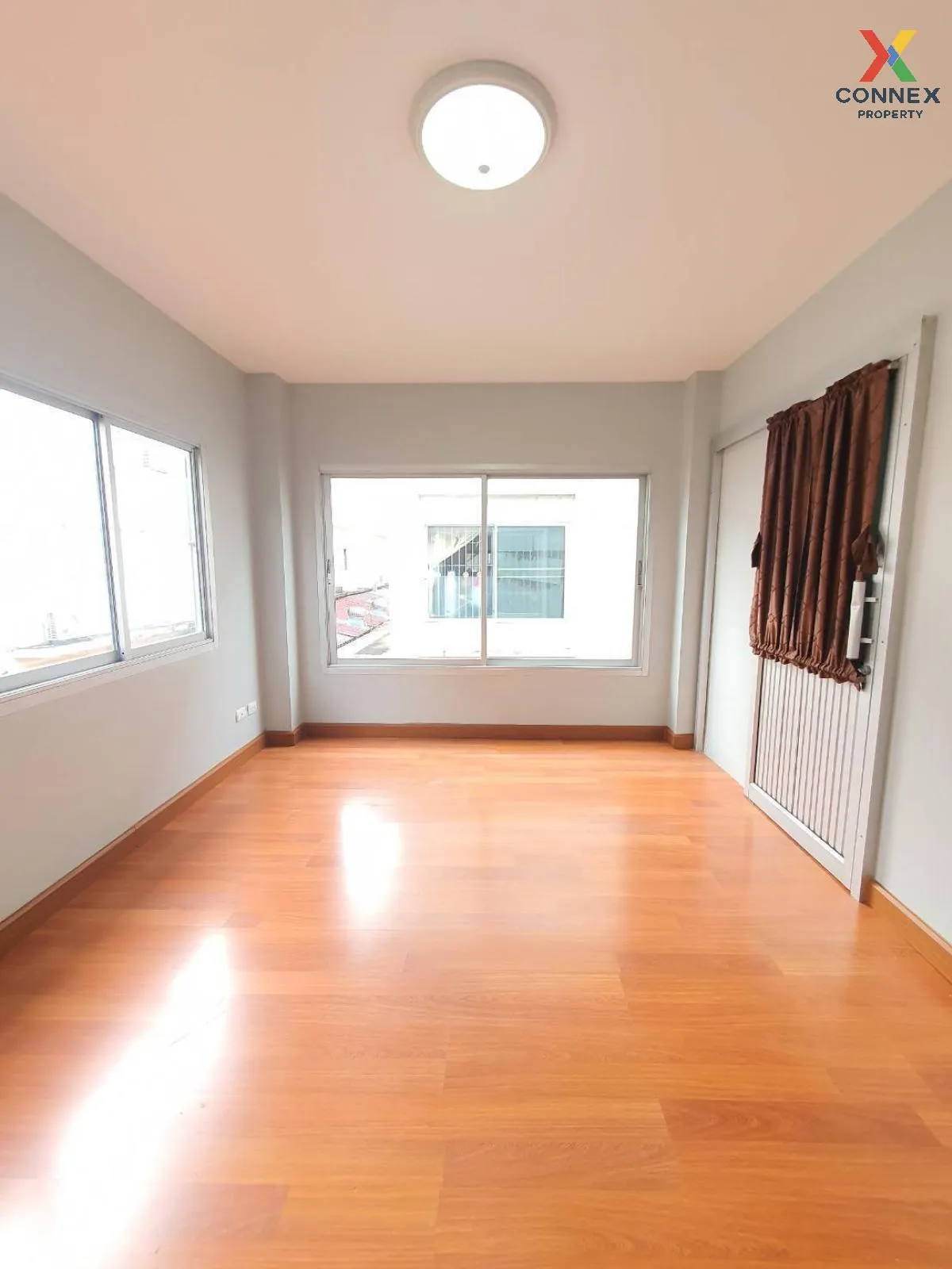 ขายทาวน์เฮ้าส์/ทาวน์โฮม  เดอะบัลโคนี่ โฮม ห้องมุม หน้ากว้าง รีโนเ