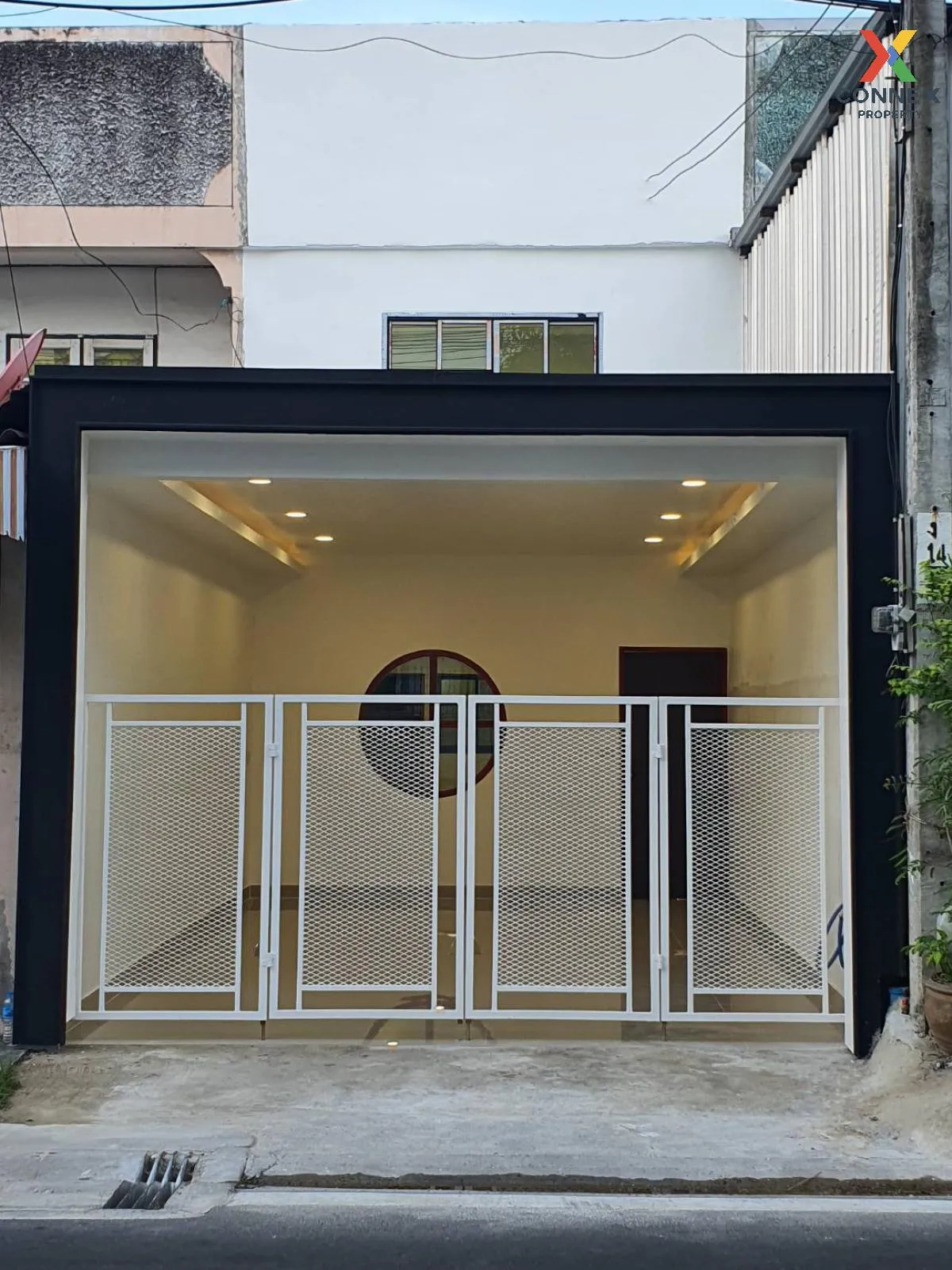 For Sale Townhouse Ramkhamhaeng 118 , wide frontage , newly renov For Sale Townhouse Ramkhamhaeng 118 , wide frontage , newly renov 1