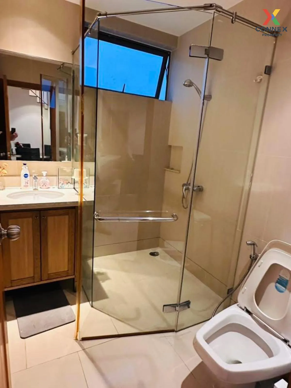 For Rent Condo , The Emporio Place , high floor , BTS-Phrom Phong