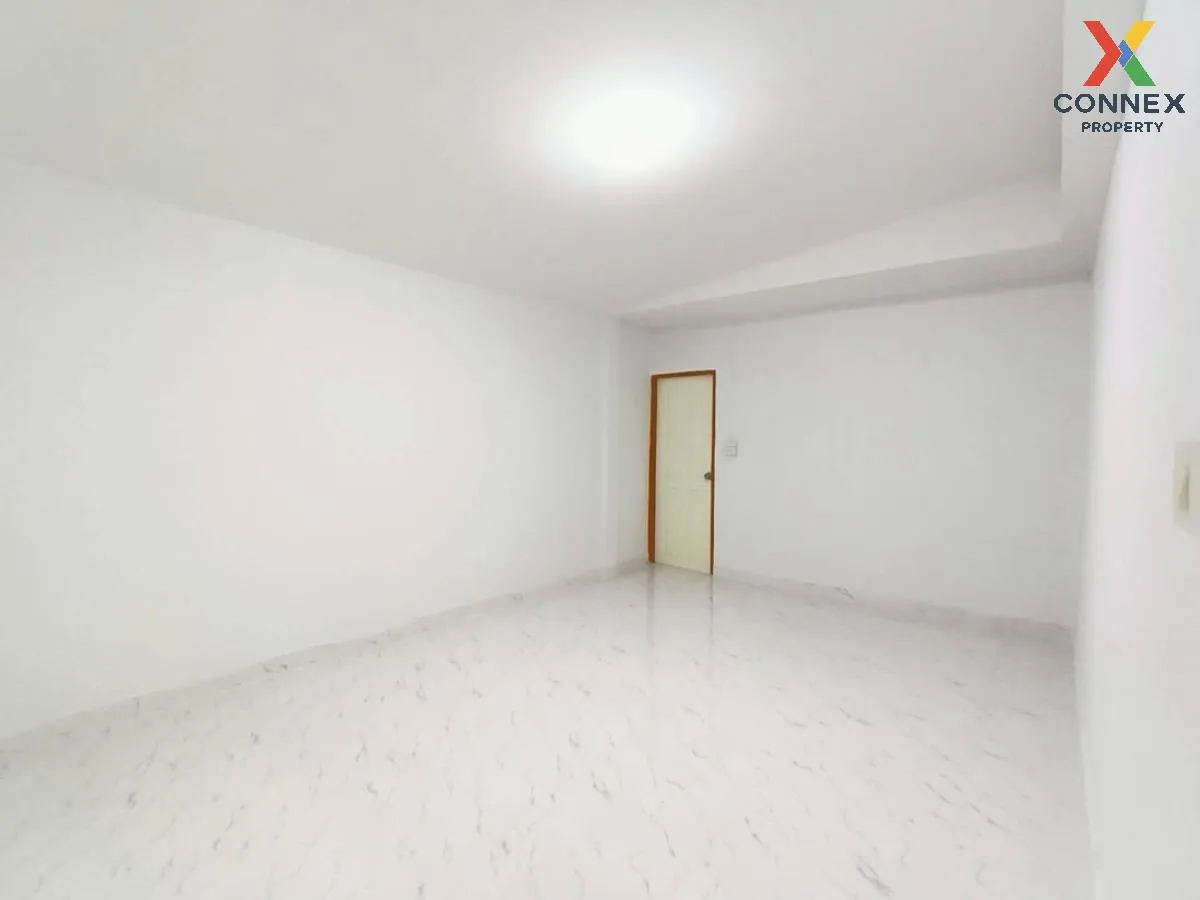 ขายทาวน์เฮ้าส์/ทาวน์โฮม  แดนทองวิลเลจ วัชรพล รีโนเวทใหม่ ท่าแร้ง 