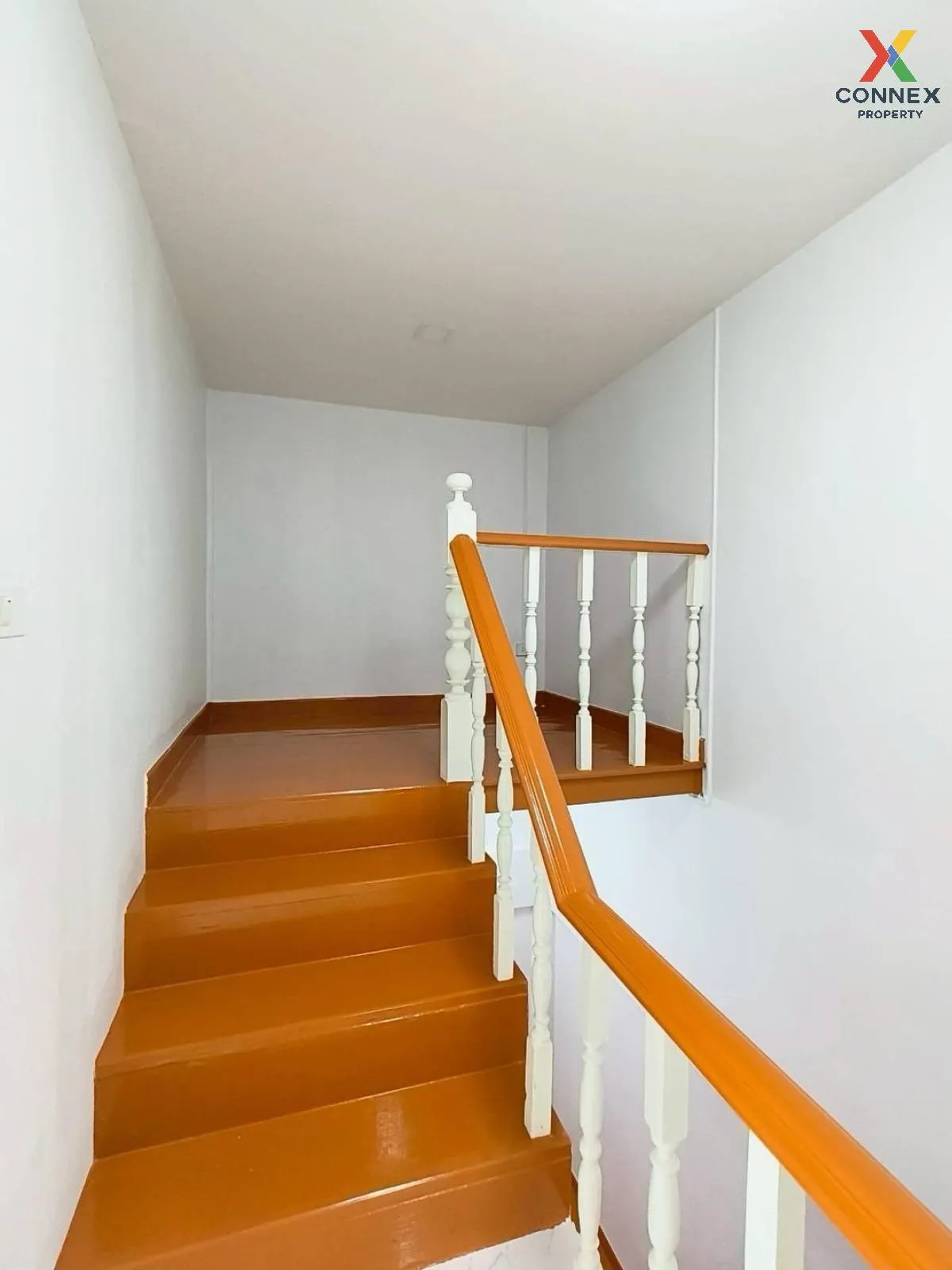 ขายทาวน์เฮ้าส์/ทาวน์โฮม  แดนทองวิลเลจ วัชรพล รีโนเวทใหม่ ท่าแร้ง 