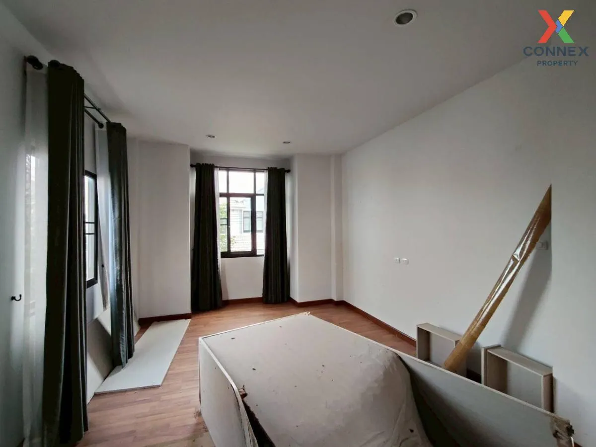 For Sale House , Warabodin Rangsit Klong 3 , wide frontage , Khlo