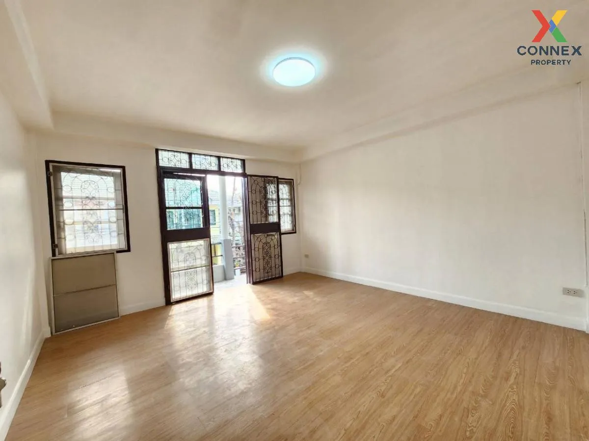 For Sale Townhouse/Townhome  , Suthawee (Soi Phon Sawang) , Bang  4