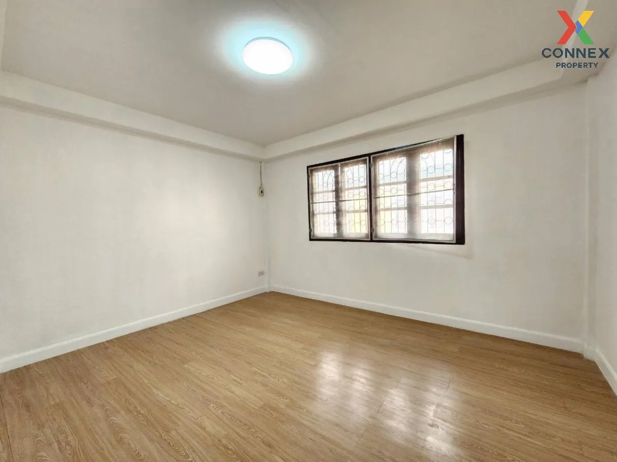 For Sale Townhouse/Townhome  , Suthawee (Soi Phon Sawang) , Bang 