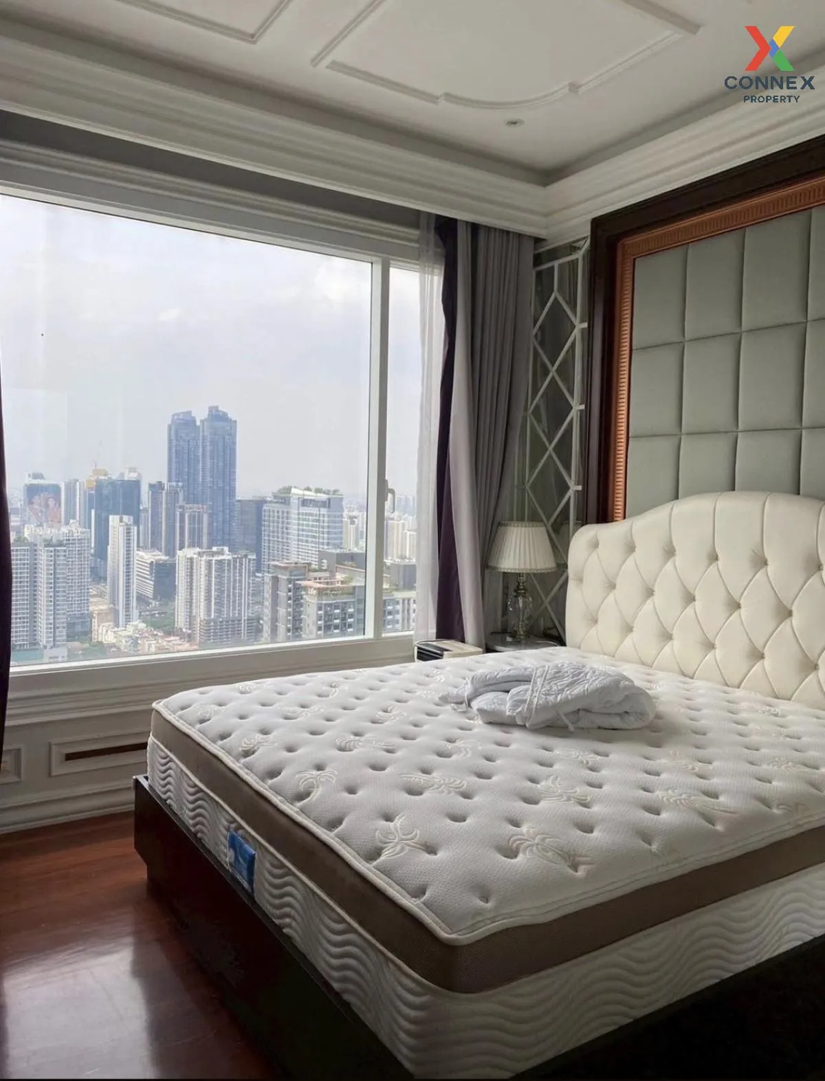 เช่าคอนโด  คิว อโศก วิวสวย ชั้นสูง ห้องมุม หน้ากว้าง MRT-เพชรบุรี