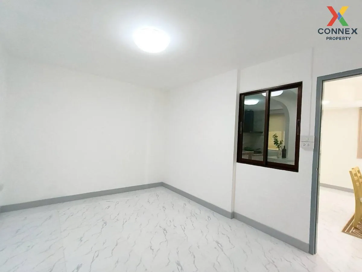 ขายทาวน์เฮ้าส์/ทาวน์โฮม  เค.ซี. รามอินทรา 1 ห้องมุม รีโนเวทใหม่ ส