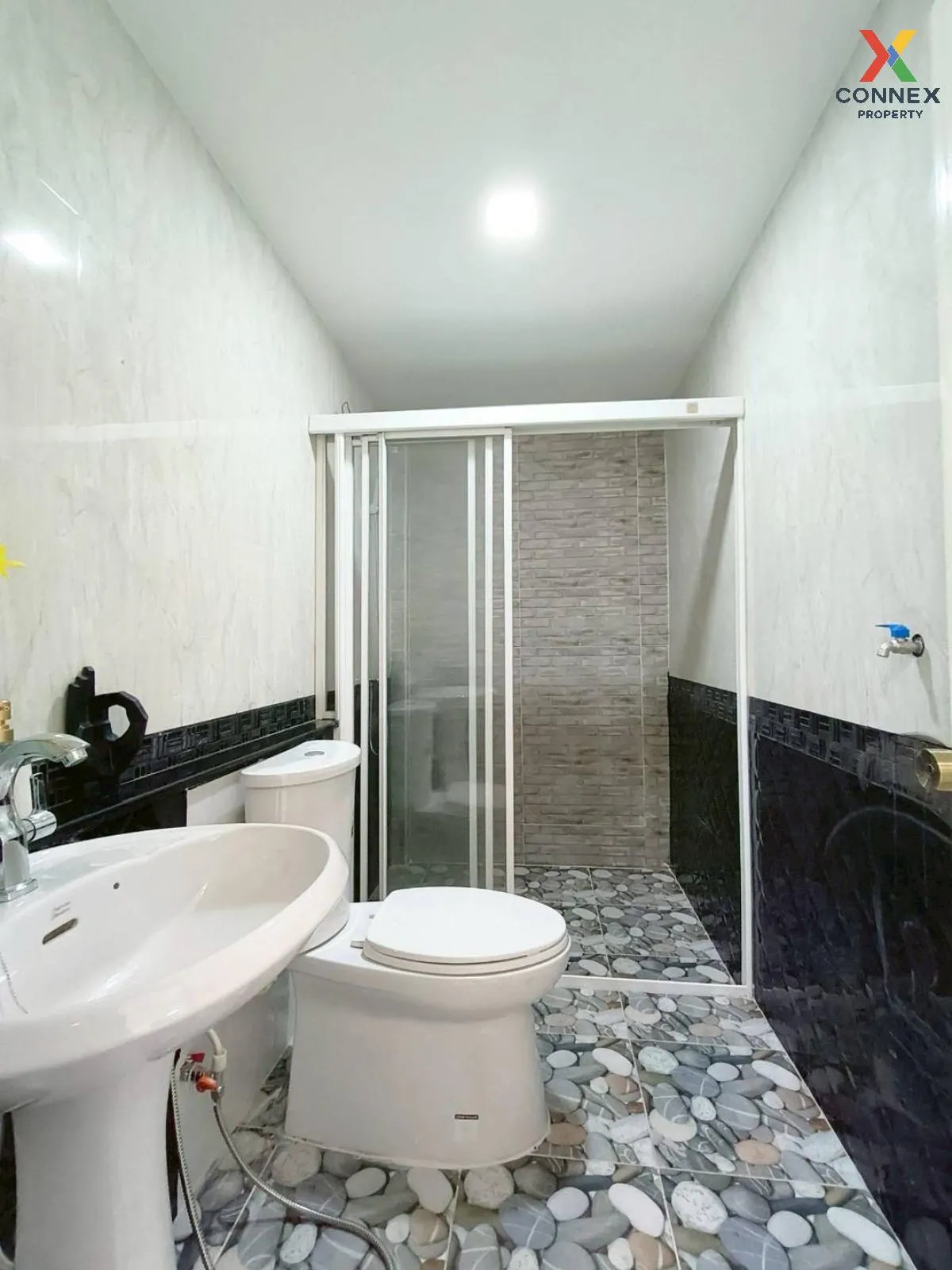 ขายทาวน์เฮ้าส์/ทาวน์โฮม  เค.ซี. รามอินทรา 1 ห้องมุม รีโนเวทใหม่ ส