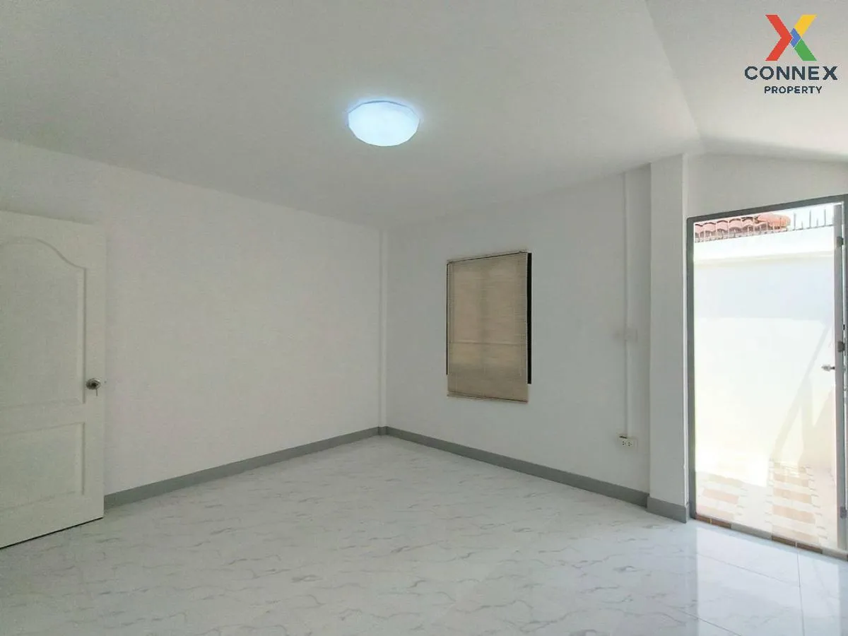 ขายทาวน์เฮ้าส์/ทาวน์โฮม  เค.ซี. รามอินทรา 1 ห้องมุม รีโนเวทใหม่ ส