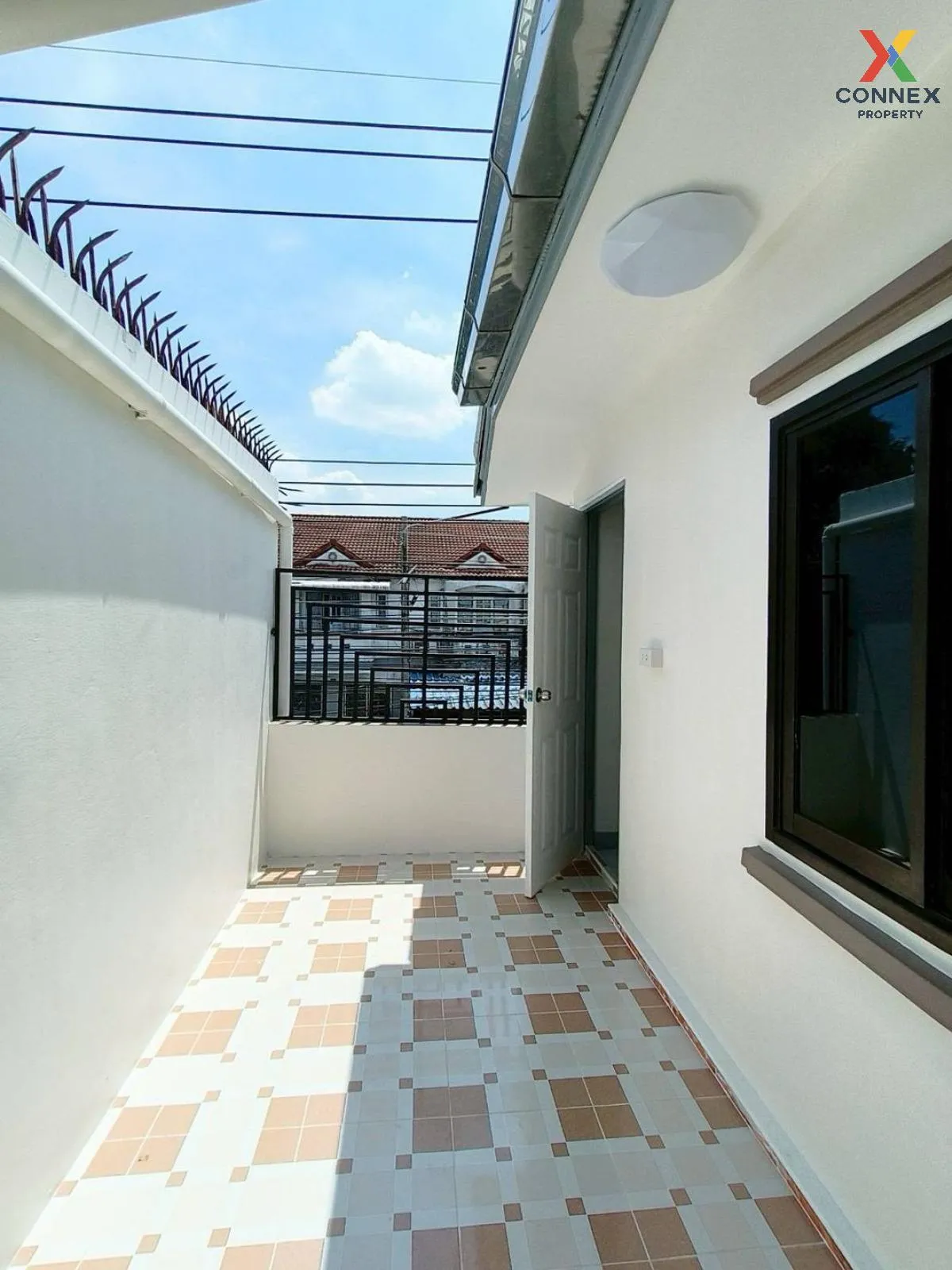 ขายทาวน์เฮ้าส์/ทาวน์โฮม  เค.ซี. รามอินทรา 1 ห้องมุม รีโนเวทใหม่ ส