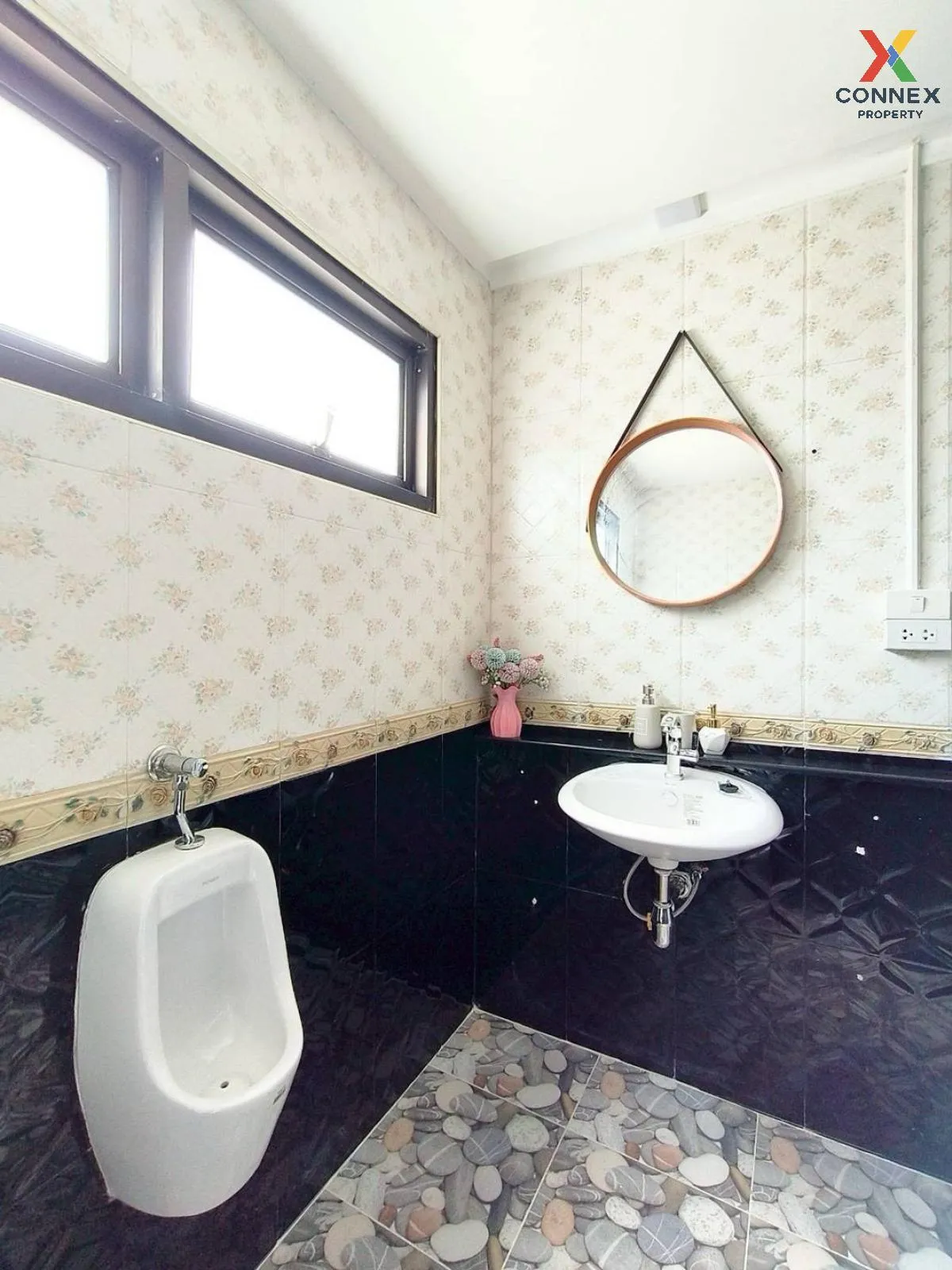 ขายทาวน์เฮ้าส์/ทาวน์โฮม  เค.ซี. รามอินทรา 1 ห้องมุม รีโนเวทใหม่ ส