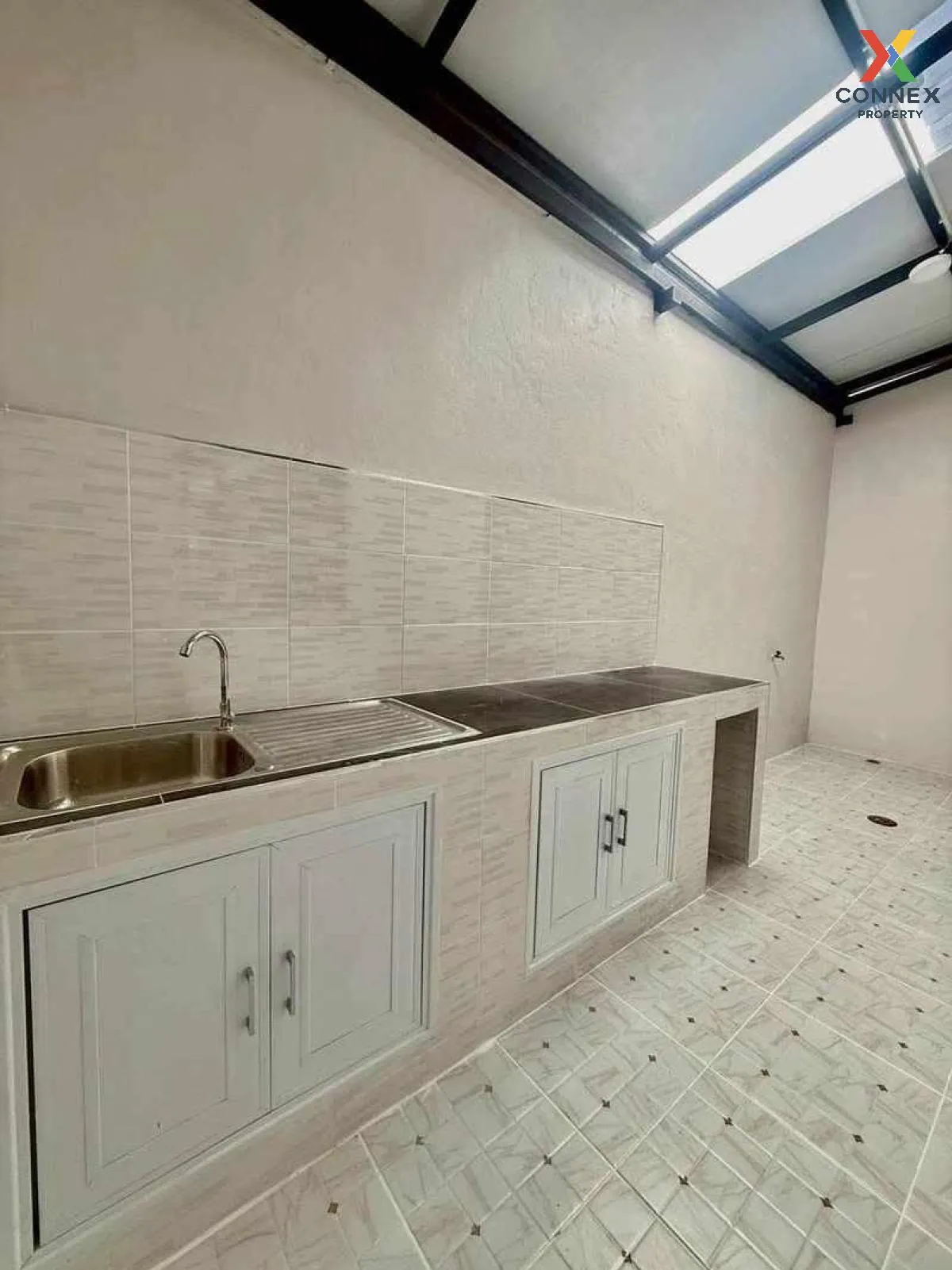 ขายทาวน์เฮ้าส์/ทาวน์โฮม  ไลโอ วงแหวน-ปิ่นเกล้า รีโนเวทใหม่ ปลายบา