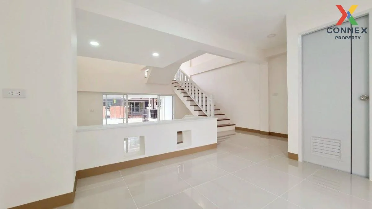 ขายทาวน์เฮ้าส์/ทาวน์โฮม  บ้านนวนิช แจ้งวัฒนะ ห้องมุม หน้ากว้าง รี