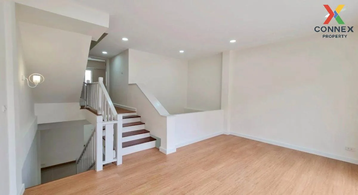 ขายทาวน์เฮ้าส์/ทาวน์โฮม  บ้านนวนิช แจ้งวัฒนะ ห้องมุม หน้ากว้าง รี