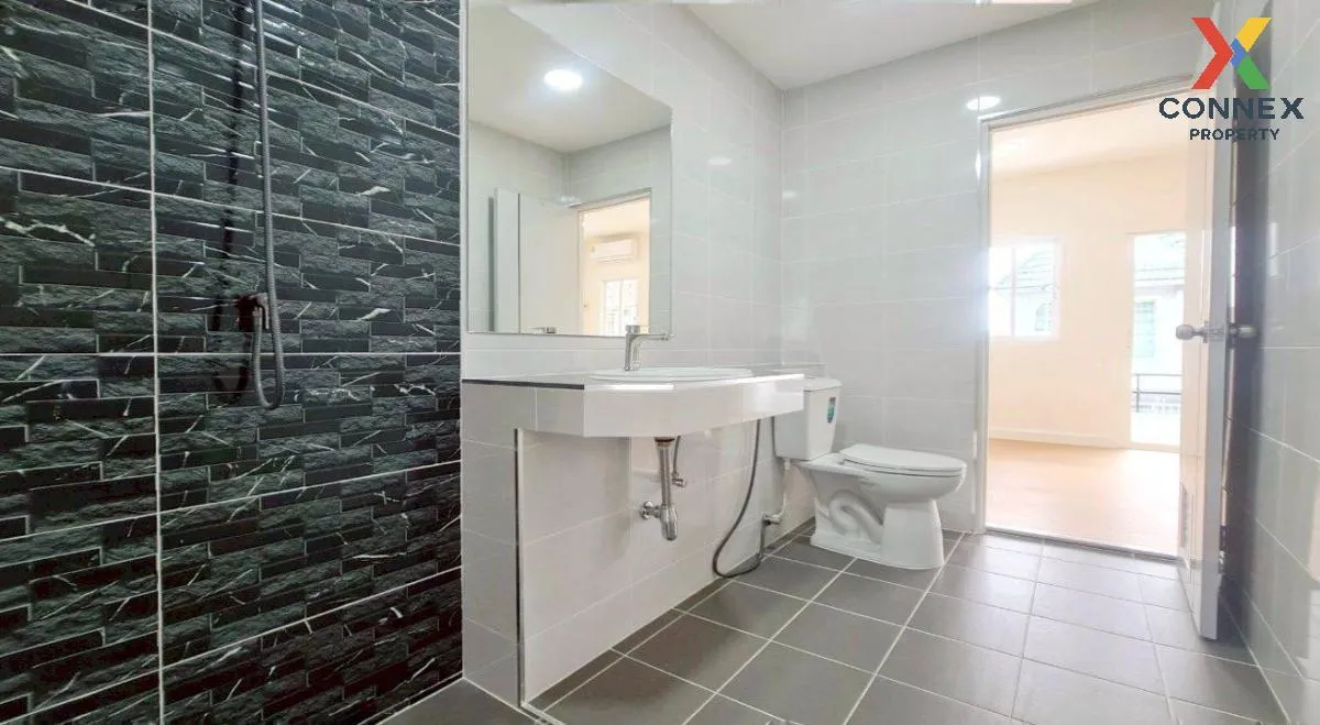 ขายทาวน์เฮ้าส์/ทาวน์โฮม  บ้านนวนิช แจ้งวัฒนะ ห้องมุม หน้ากว้าง รี