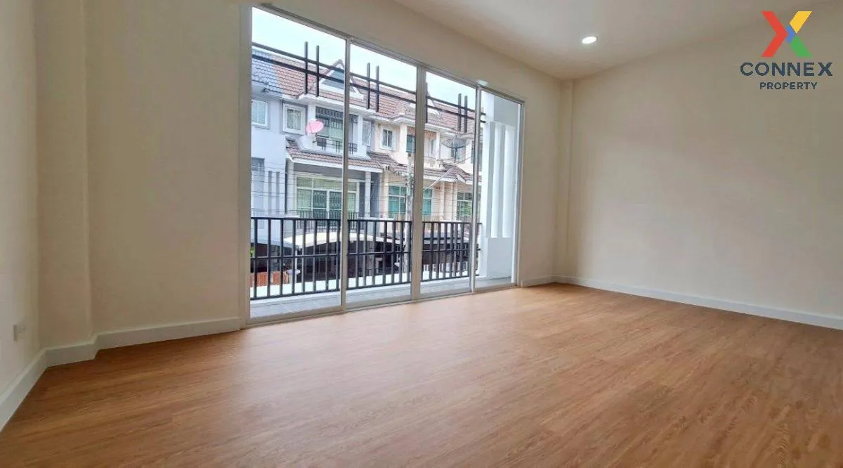 ขายทาวน์เฮ้าส์/ทาวน์โฮม  บ้านนวนิช แจ้งวัฒนะ ห้องมุม หน้ากว้าง รี