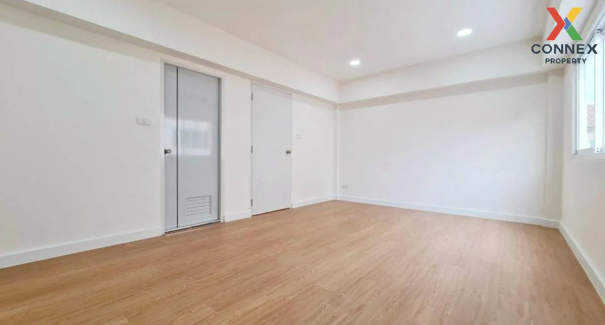 ขายทาวน์เฮ้าส์/ทาวน์โฮม  บ้านนวนิช แจ้งวัฒนะ ห้องมุม หน้ากว้าง รี