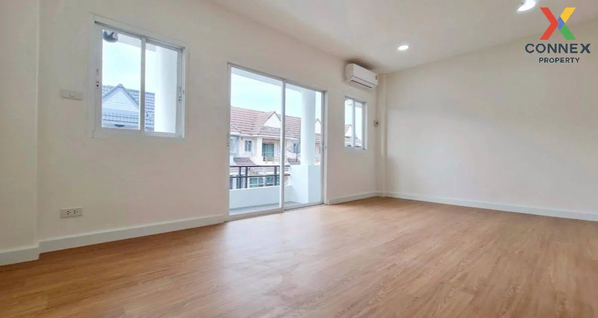 ขายทาวน์เฮ้าส์/ทาวน์โฮม  บ้านนวนิช แจ้งวัฒนะ ห้องมุม หน้ากว้าง รี