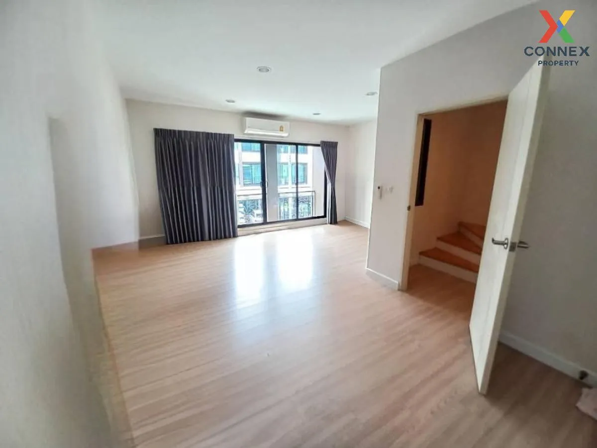 ขายทาวน์เฮ้าส์/ทาวน์โฮม  บ้านกลางเมือง นวมินทร์ 42 หน้ากว้าง คลอง