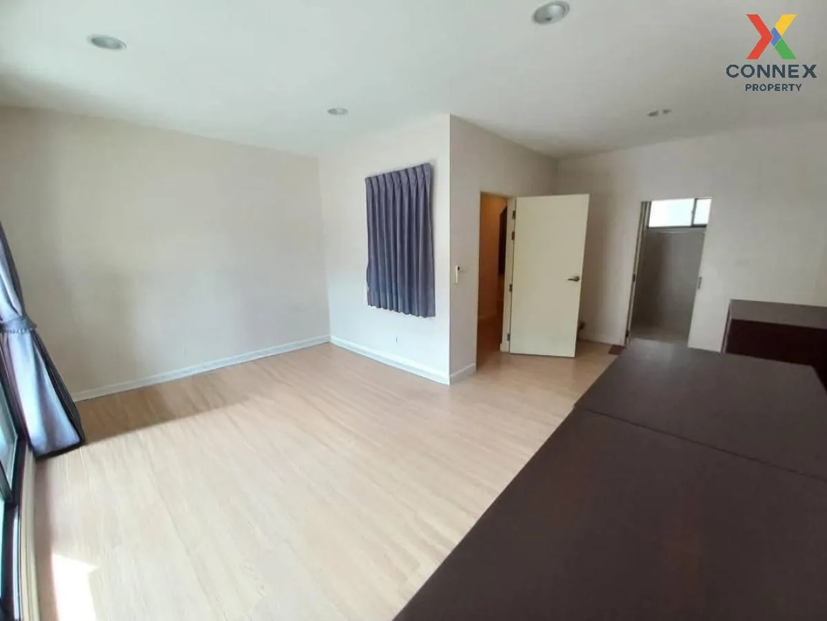 ขายทาวน์เฮ้าส์/ทาวน์โฮม  บ้านกลางเมือง นวมินทร์ 42 หน้ากว้าง คลอง