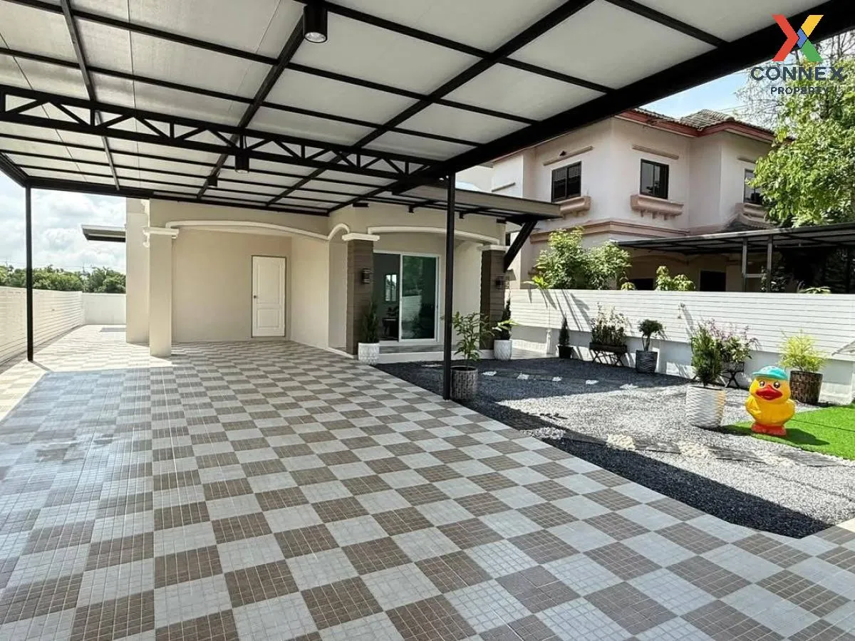 For Sale House , K.C. Garden Home , corner unit , newly renovated 2