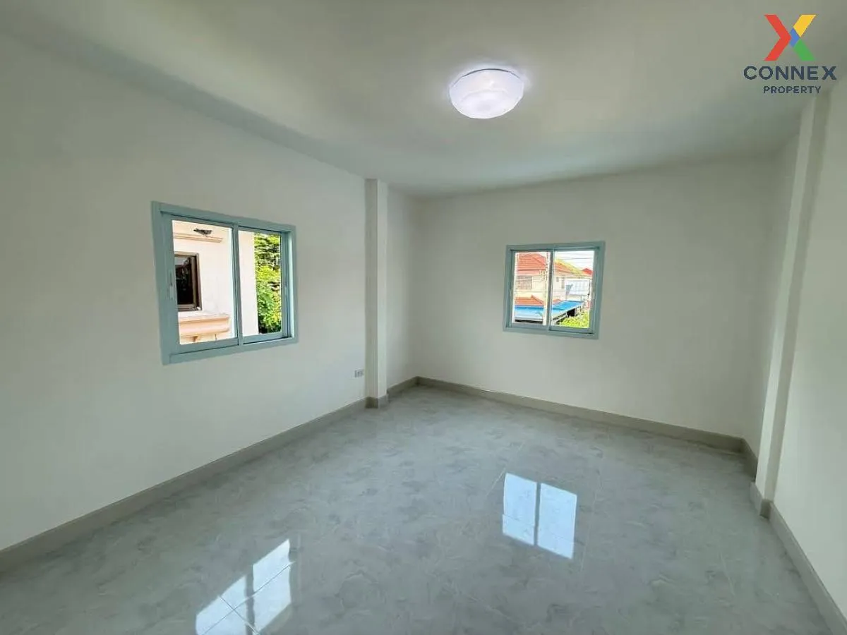 For Sale House , K.C. Garden Home , corner unit , newly renovated