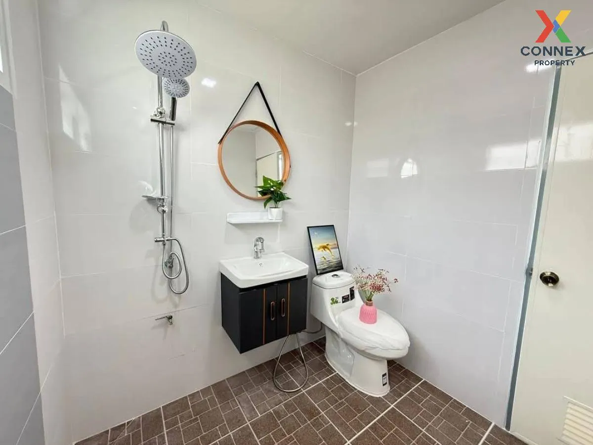 For Sale House , K.C. Garden Home , corner unit , newly renovated