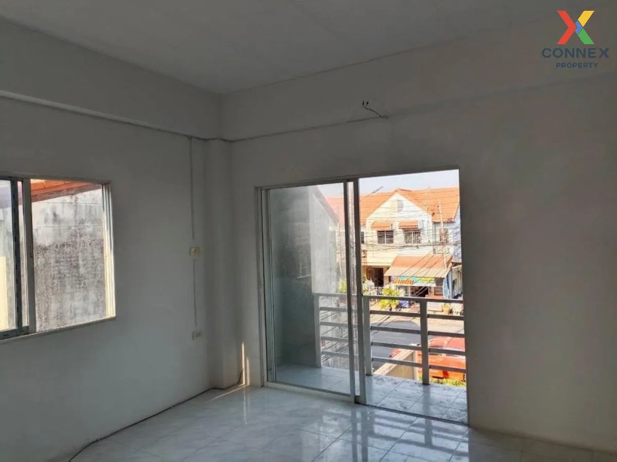 For Sale Townhouse/Townhome  , Home in Town , corner unit , Khu K 2