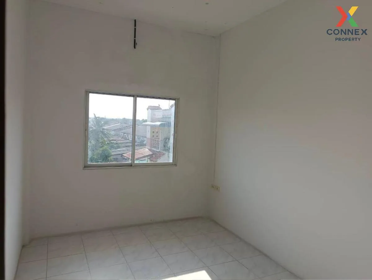 For Sale Townhouse/Townhome  , Home in Town , corner unit , Khu K 4