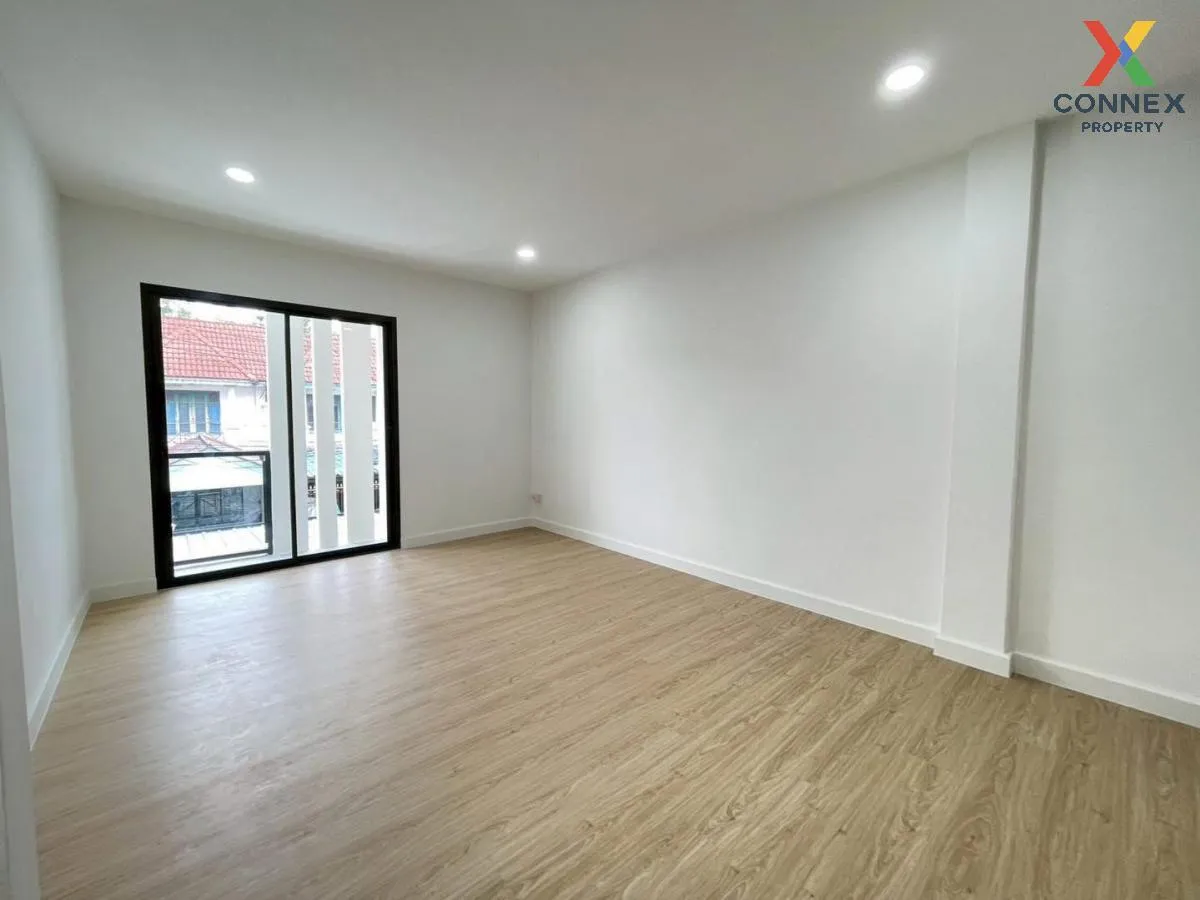 ขายทาวน์เฮ้าส์/ทาวน์โฮม  บ้านบัวทอง 4 บ้านกล้วย-ไทรน้อย รีโนเวทให