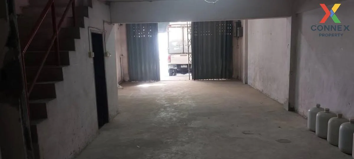 ขายอาคารพาณิชย์ 3 ชั้นครึ่ง   แพรกษา เมืองสมุทรปราการ สมุทรปราการ 2