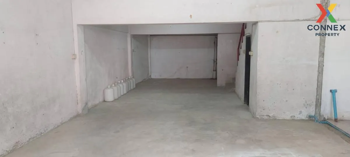 ขายอาคารพาณิชย์ 3 ชั้นครึ่ง   แพรกษา เมืองสมุทรปราการ สมุทรปราการ