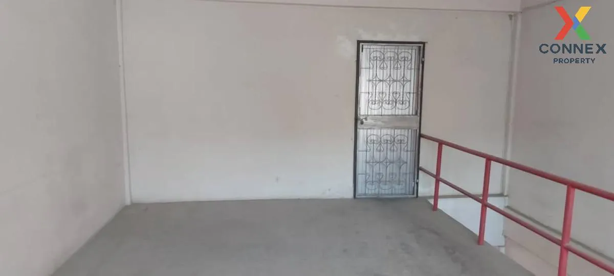 ขายอาคารพาณิชย์ 3 ชั้นครึ่ง   แพรกษา เมืองสมุทรปราการ สมุทรปราการ