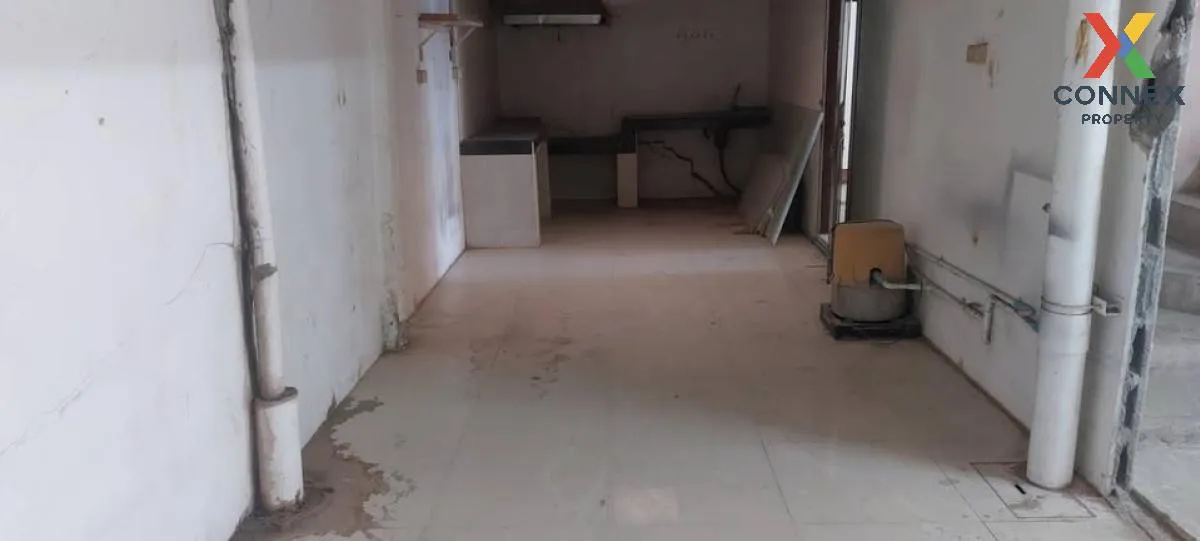 ขายอาคารพาณิชย์ 3 ชั้นครึ่ง   แพรกษา เมืองสมุทรปราการ สมุทรปราการ