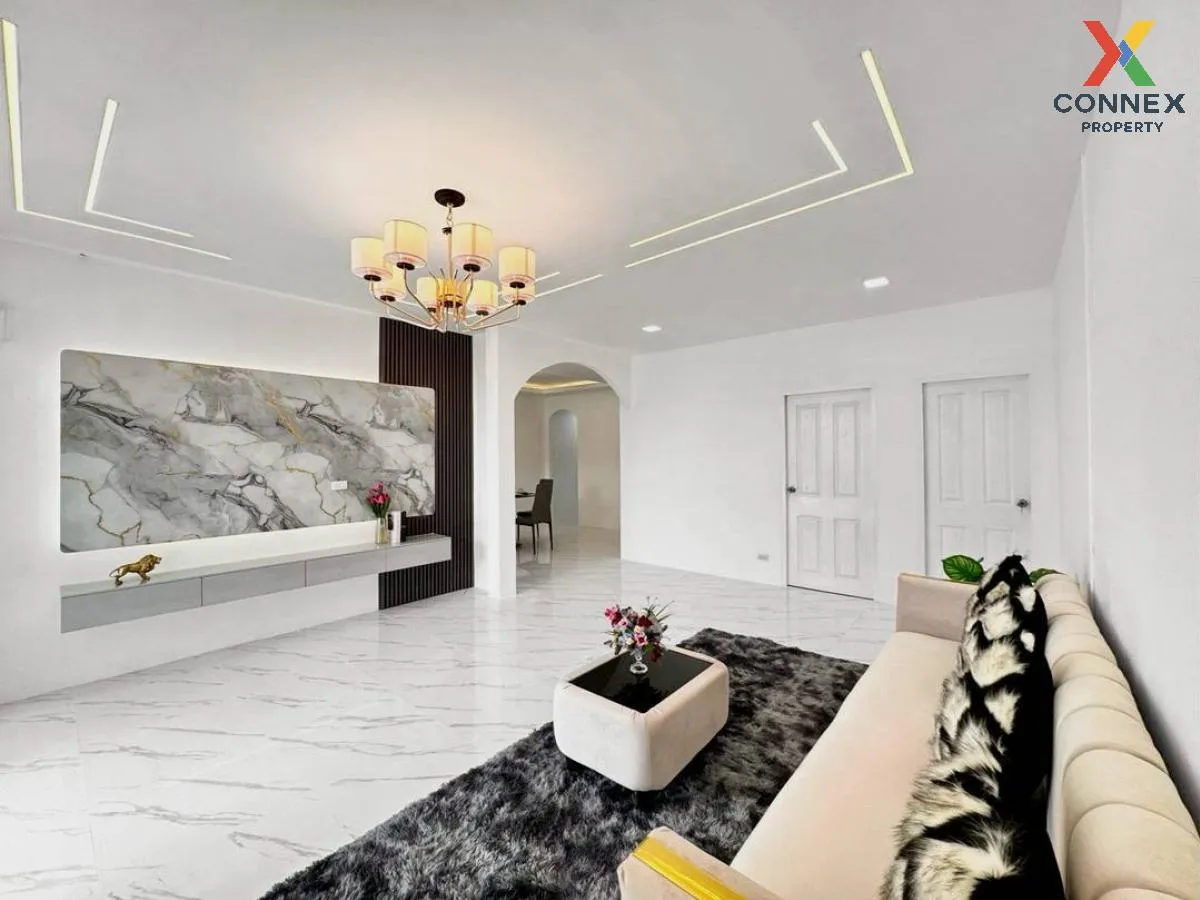 For Sale House in Khao Talo, Pattaya , nice view , corner unit ,  For Sale House in Khao Talo, Pattaya , nice view , corner unit ,