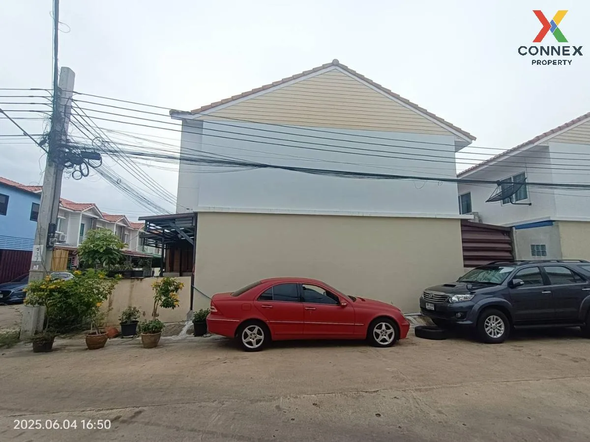 For Sale Townhouse/Townhome  , Poomjainivate 3 , corner unit , Na