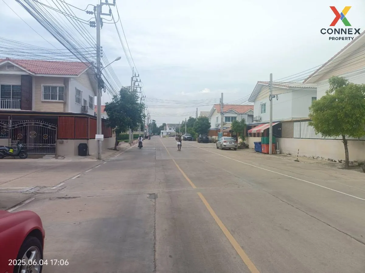 For Sale Townhouse/Townhome  , Poomjainivate 3 , corner unit , Na