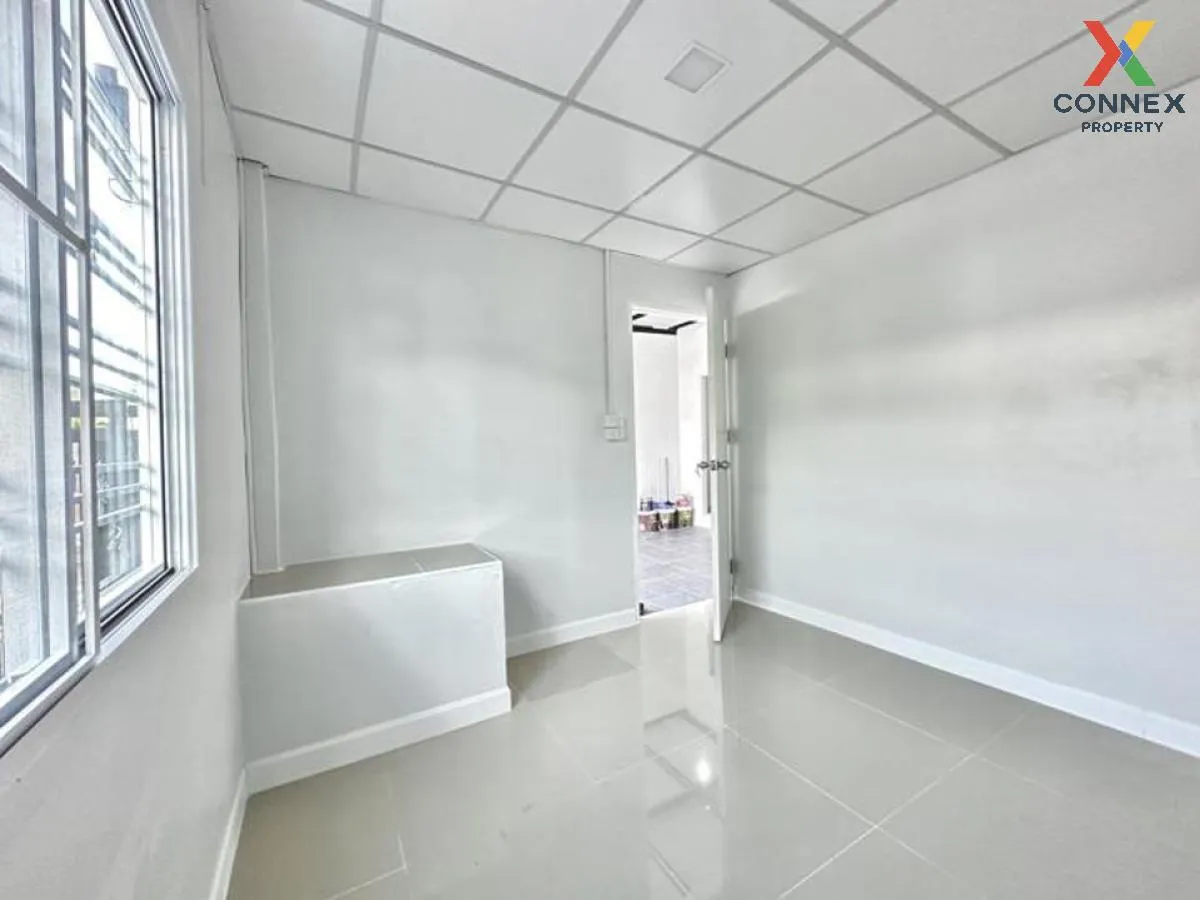 For Sale Townhouse/Townhome  , Green Garden Home Klong 11 , Bueng 4