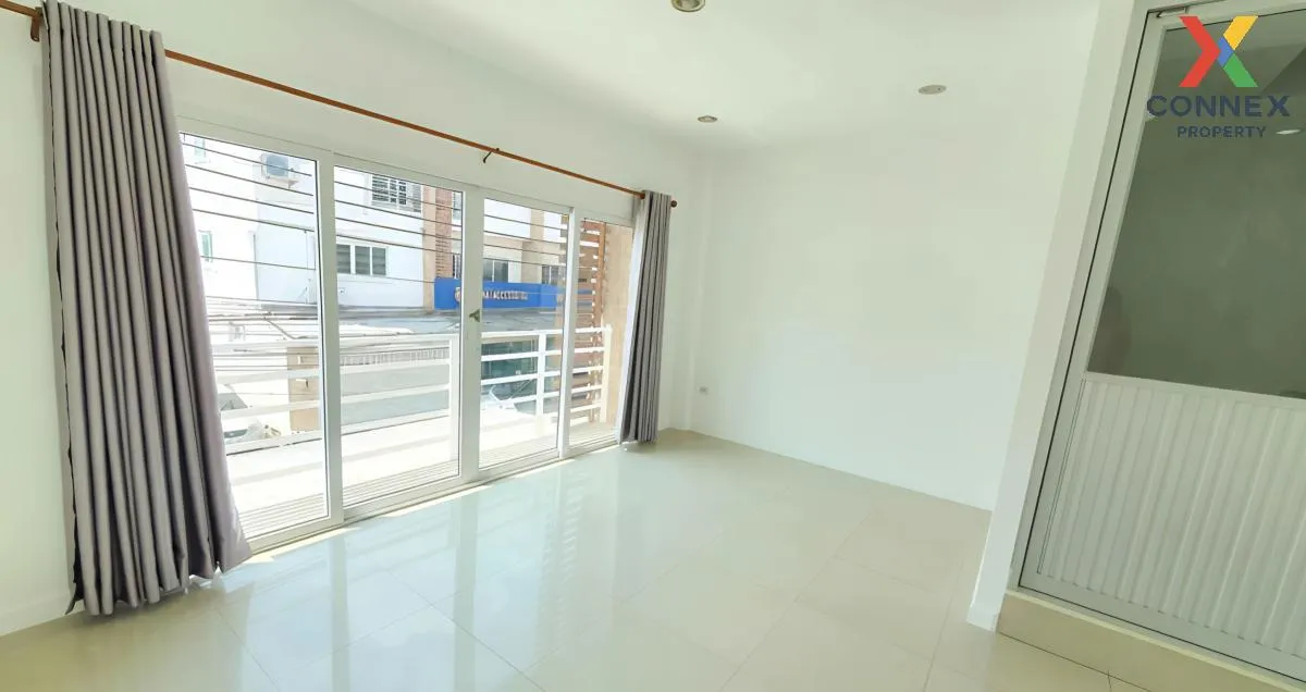 For Rent Townhouse/Townhome  , Home In Town Paholyothin 73 , BTS- For Rent Townhouse/Townhome  , Home In Town Paholyothin 73 , BTS- 4