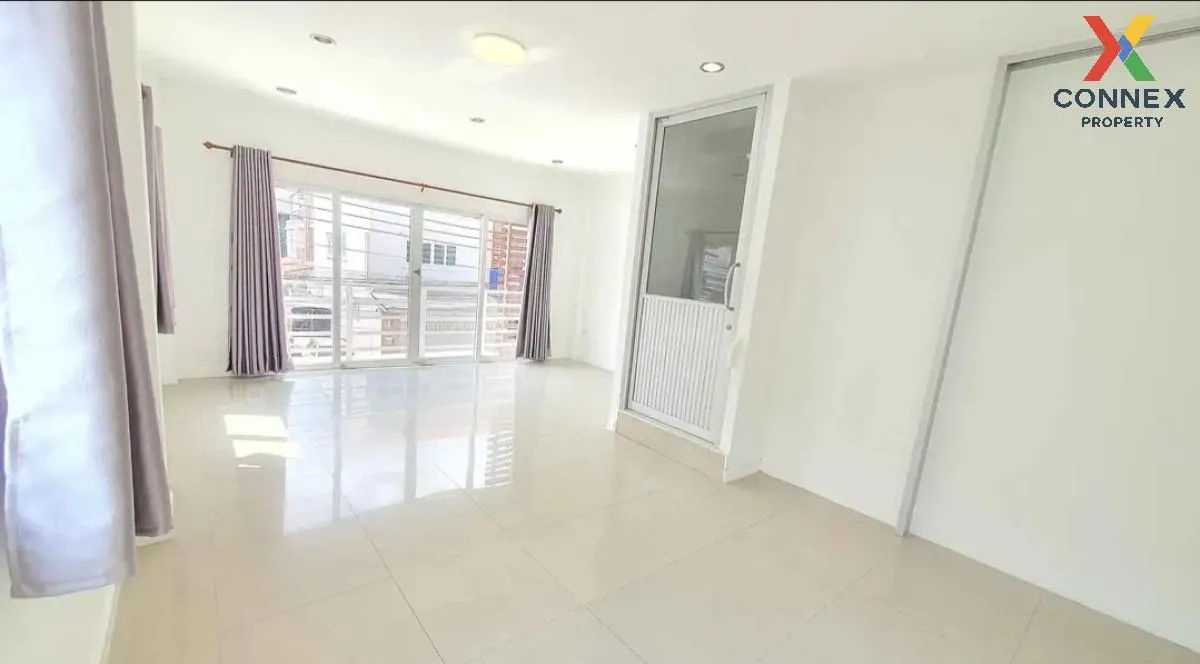 For Rent Townhouse/Townhome  , Home In Town Paholyothin 73 , BTS- For Rent Townhouse/Townhome  , Home In Town Paholyothin 73 , BTS-