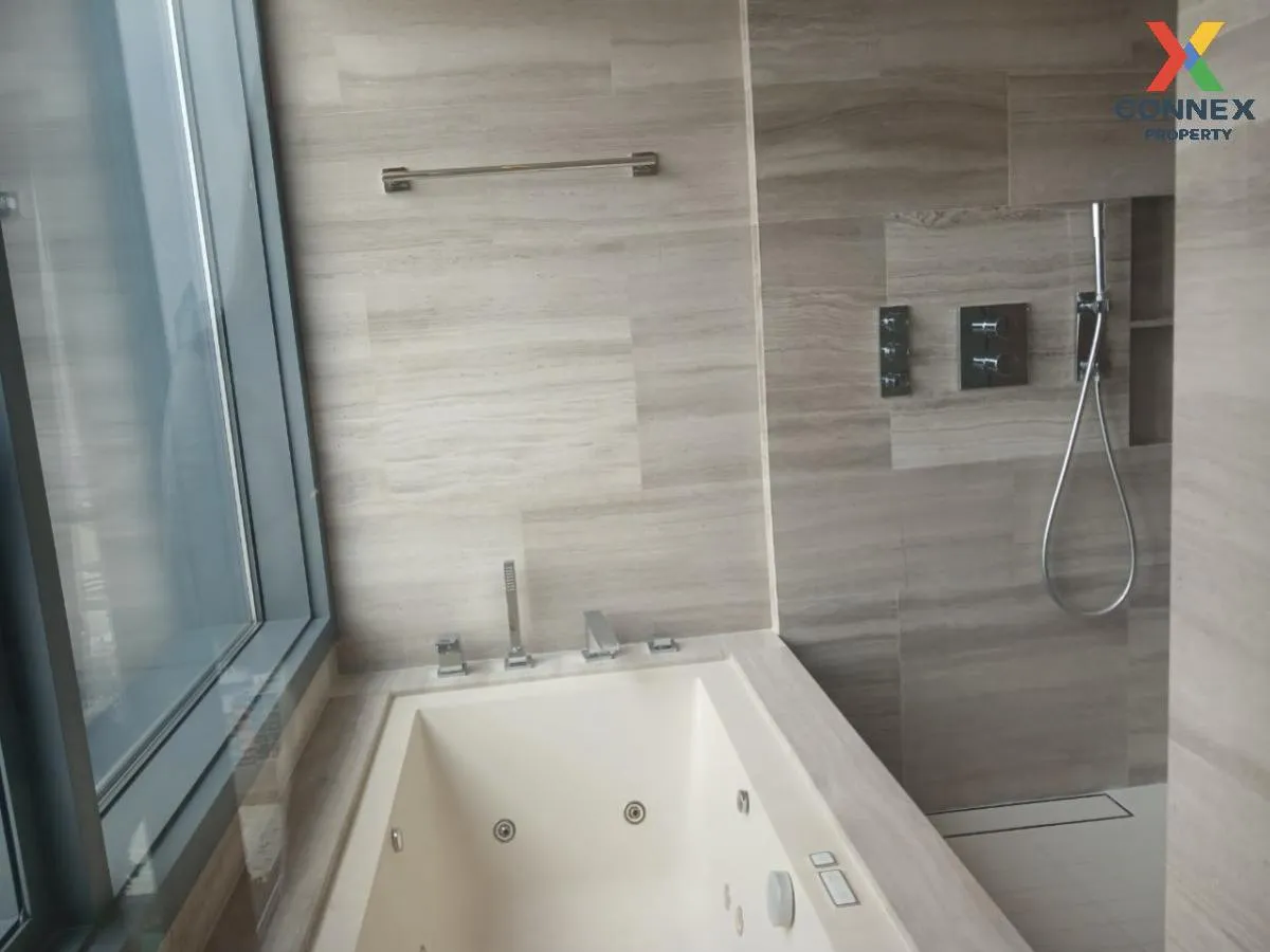 ขายคอนโด  คิว วัน สุขุมวิท เพนท์เฮ้าส์ วิวสวย ชั้นสูง ห้องมุม หน้