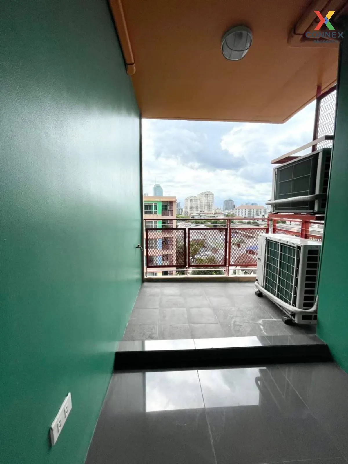 ขายคอนโด  ซี สไตล์ คอนโด ห้องมุม หน้ากว้าง MRT-สุทธิสาร สามเสนนอก