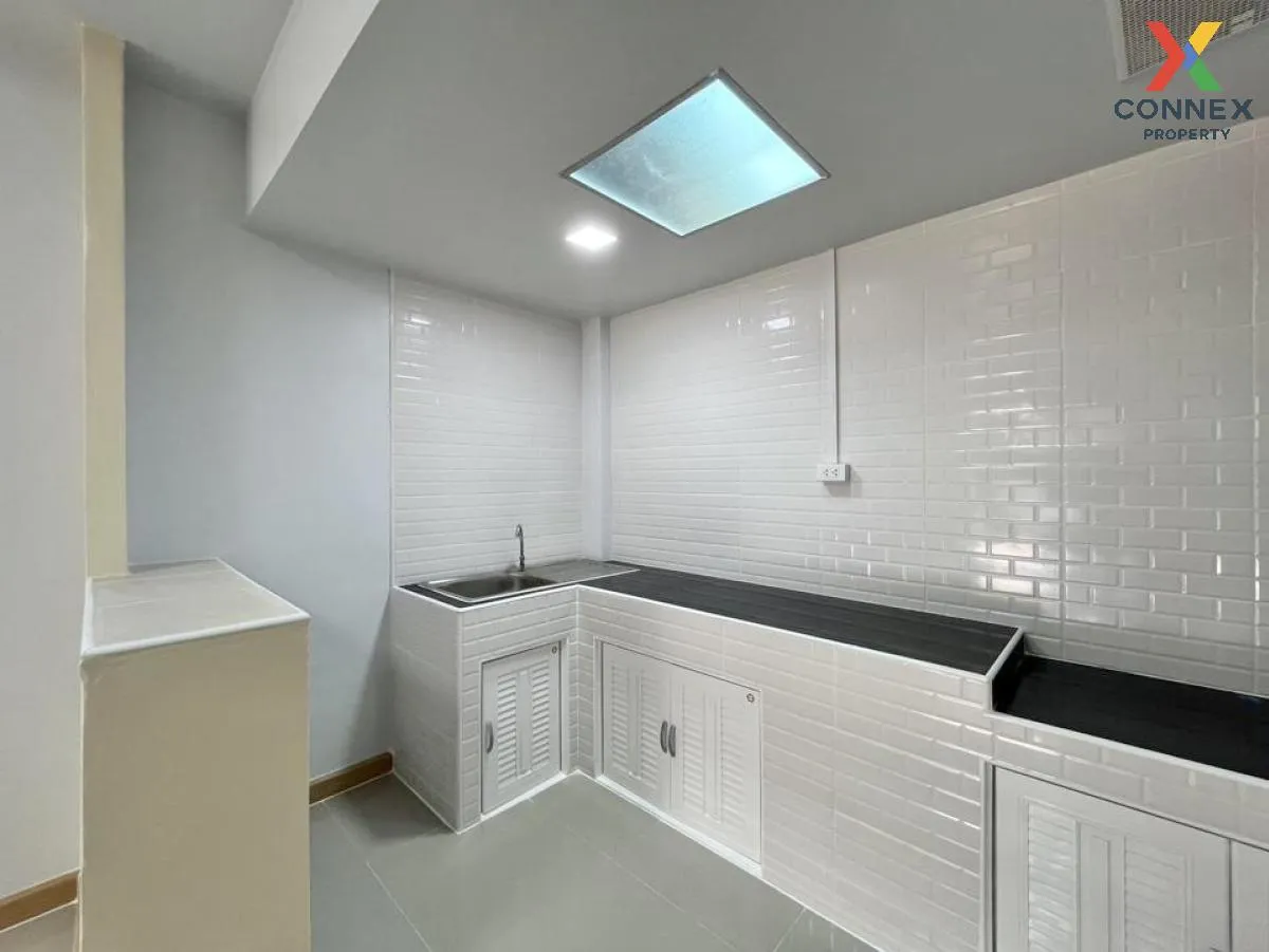 ขายทาวน์เฮ้าส์/ทาวน์โฮม  บ้านพรธิสาร 5 ลำผักกูด ธัญบุรี ปทุมธานี 