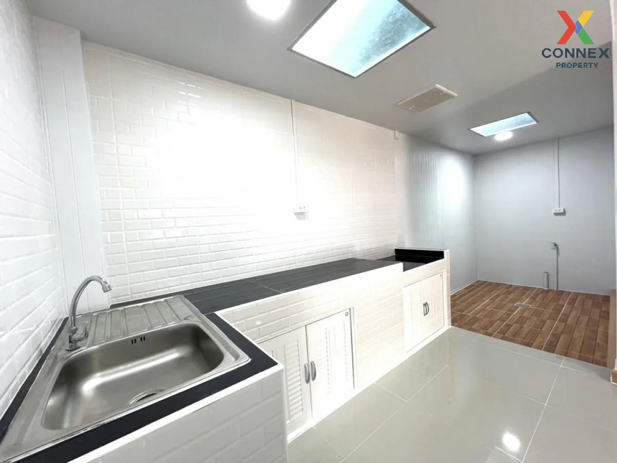 ขายทาวน์เฮ้าส์/ทาวน์โฮม  บ้านพรธิสาร 5 ลำผักกูด ธัญบุรี ปทุมธานี 