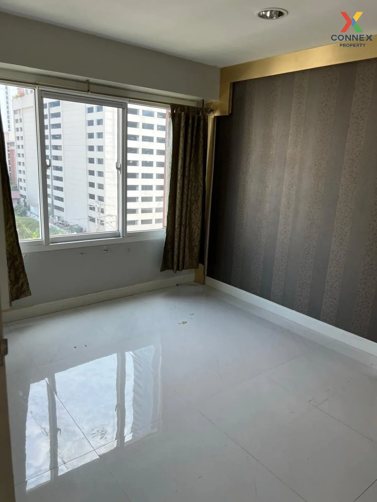 ขายคอนโด  เดอะ เพลน เนอรี่ สาทร BTS-กรุงธนบุรี คลองต้นไทร เขต คลอ 1