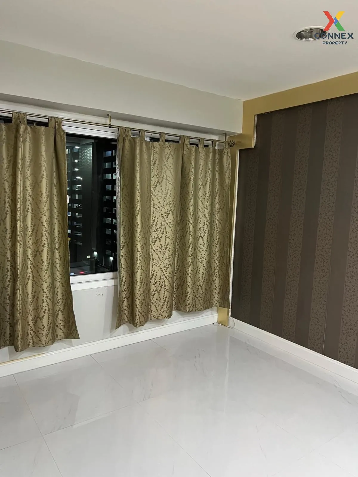 ขายคอนโด  เดอะ เพลน เนอรี่ สาทร BTS-กรุงธนบุรี คลองต้นไทร เขต คลอ 4