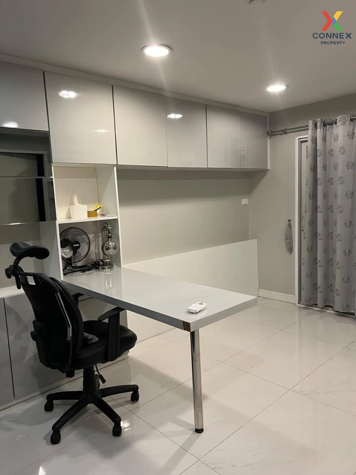 ขายคอนโด  เดอะ เพลน เนอรี่ สาทร BTS-กรุงธนบุรี คลองต้นไทร เขต คลอ