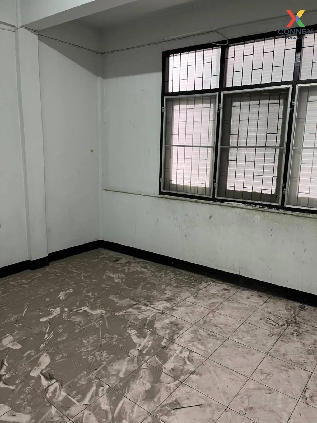 ขาย ตึกแถว 3 ชั้นครึ่งติดถนนแพรกษา CX-123846