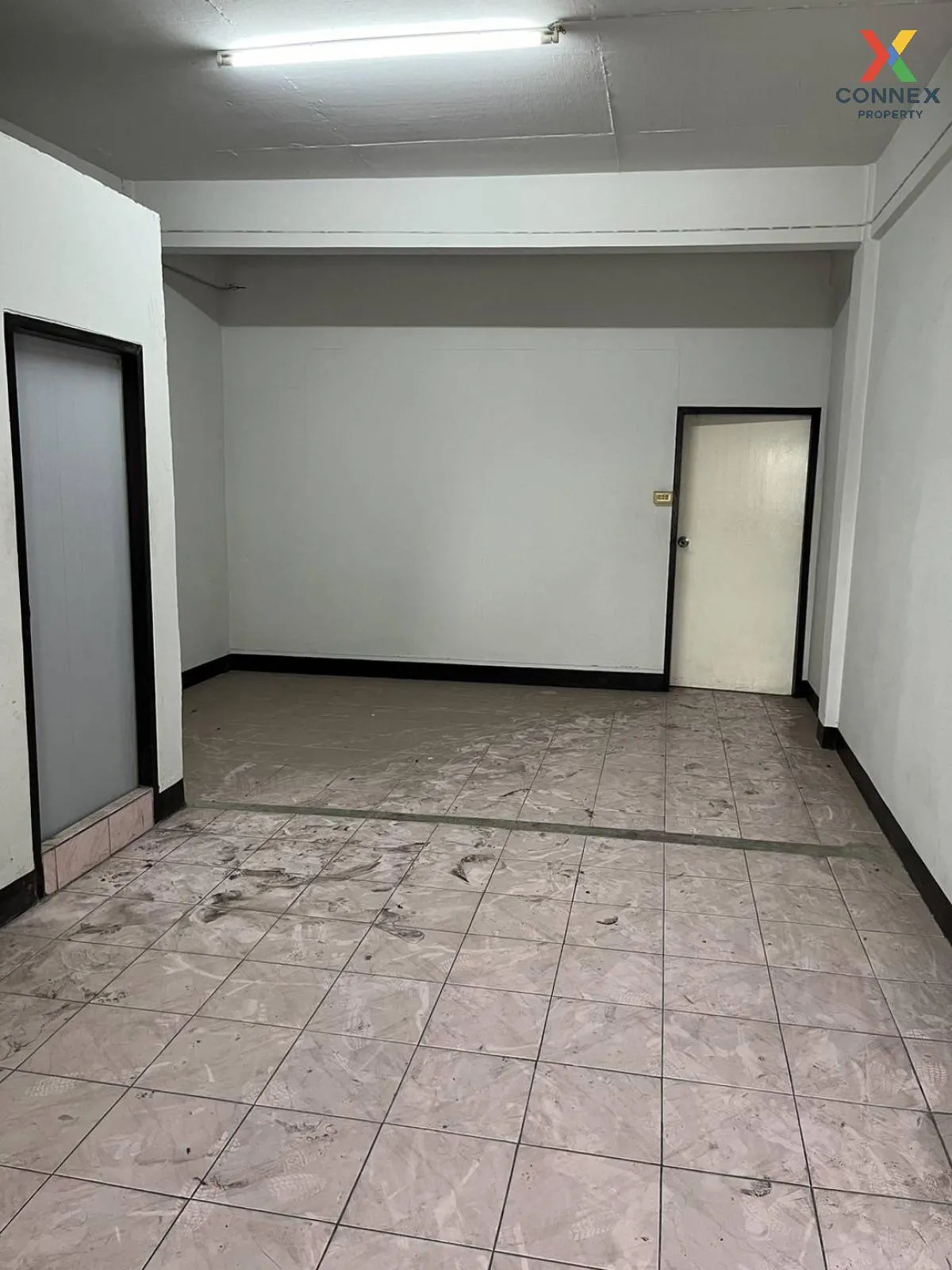 ขาย ตึกแถว 3 ชั้นครึ่งติดถนนแพรกษา CX-123846