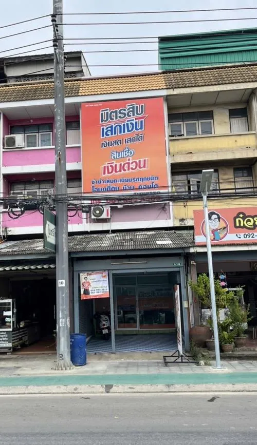 For Sale 3 and a half storey shophouse on Phraeksa Road CX-123846