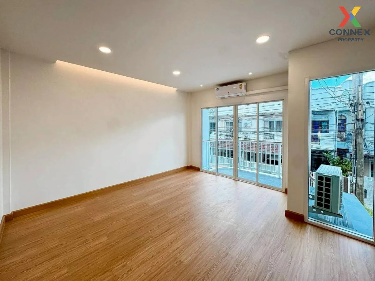 ขายทาวน์เฮ้าส์/ทาวน์โฮม  หมู่บ้าน 84 แมนชั่น MRT-ลาดพร้าว 71 (สาย ขายทาวน์เฮ้าส์/ทาวน์โฮม  หมู่บ้าน 84 แมนชั่น MRT-ลาดพร้าว 71 (สาย